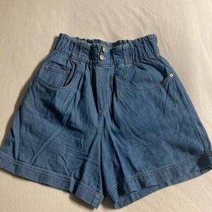 Size L denim shorts